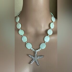 22 inch Mother of Pearl Light Green Necklace NWOT